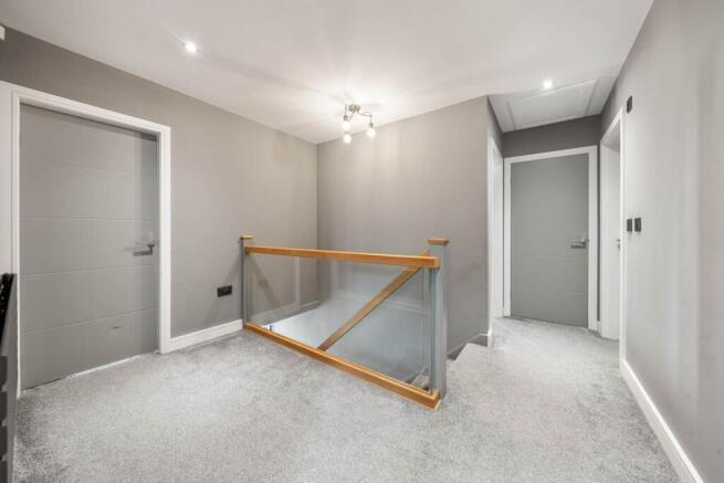 4 bed Semi-Detached for sale Image 10