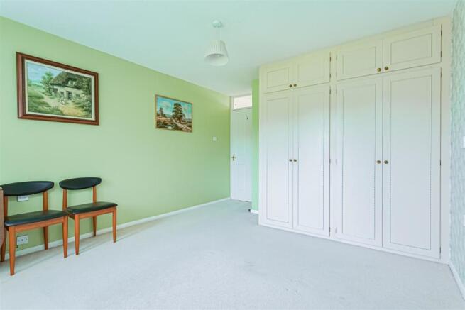 flat-derby-close-epsom-downs-116.jpg
