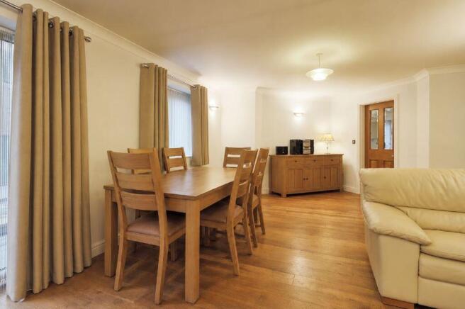4 bed Detached for sale Image 9