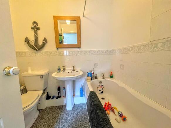 BATHROOM/W.C