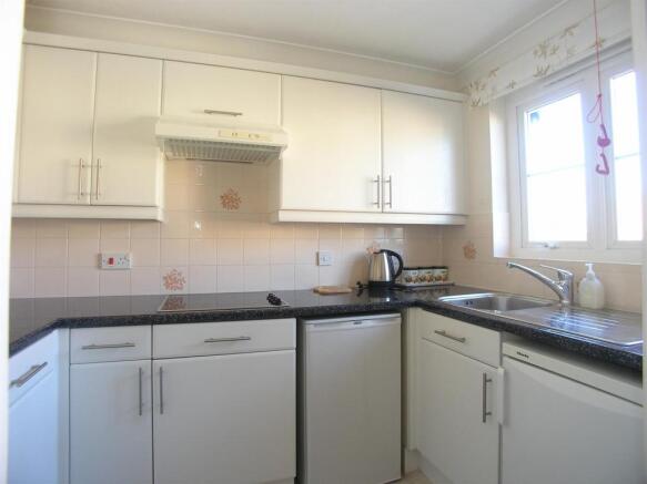 FITTED KITCHEN