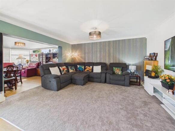 4 bed Semi-Detached for sale Image 4