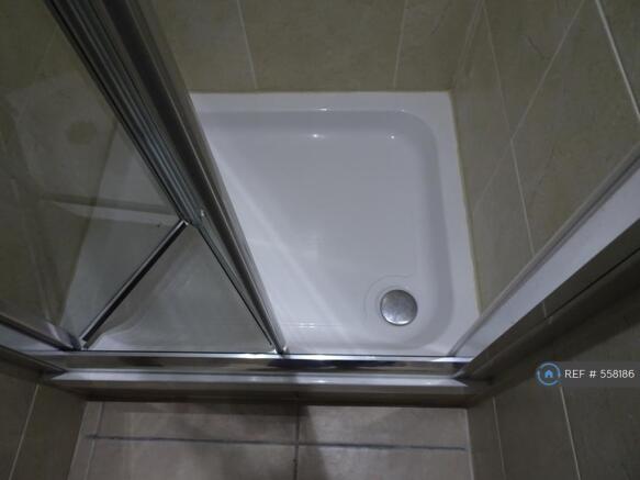 Room 2: Ensuite