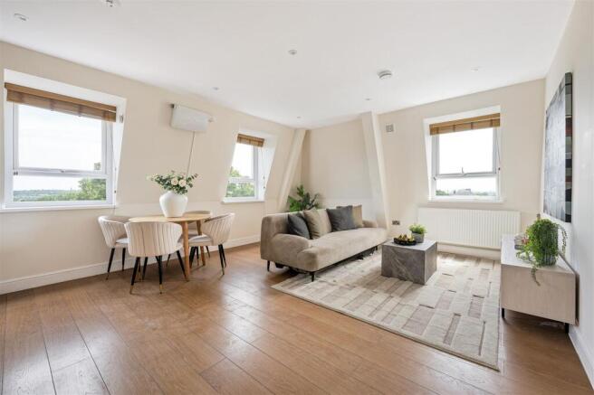 Eastwood Close, E18