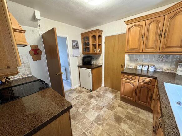 4 bed Detached for sale Image 7