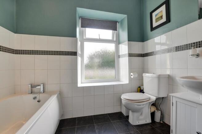 Bathroom1.jpg