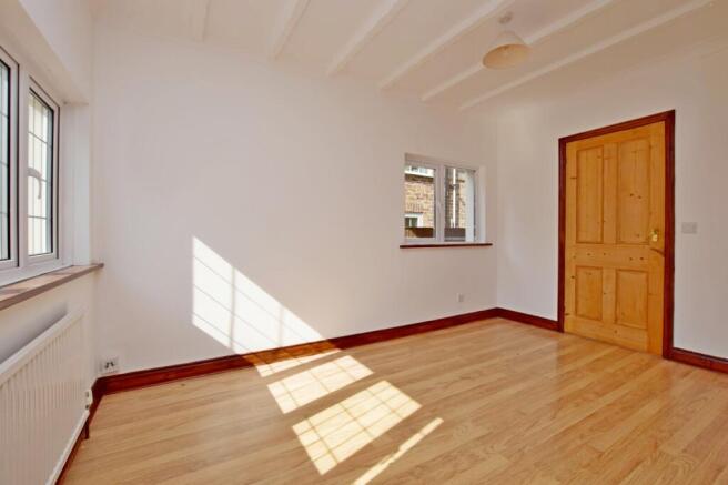 Detached house to re