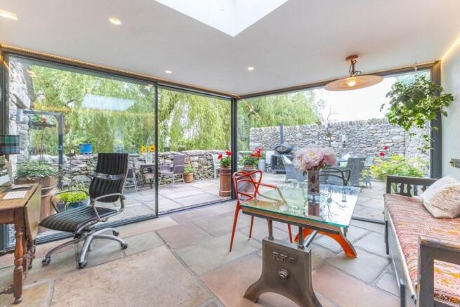 GARDEN ROOM