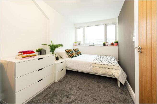 6 bed House to rent Image 8