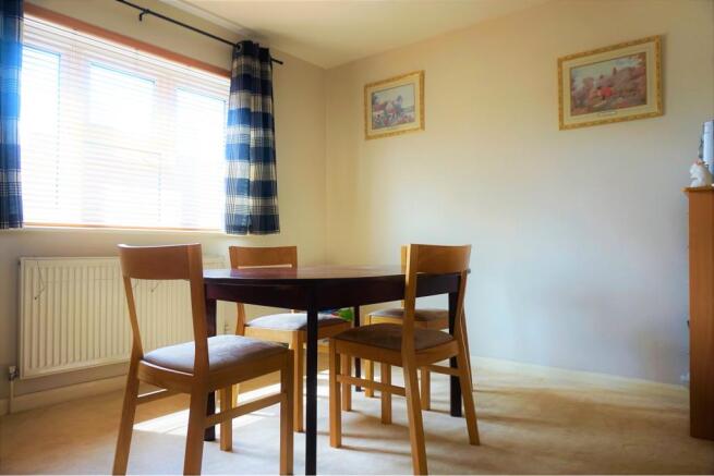 Bed 3 / Dining Room