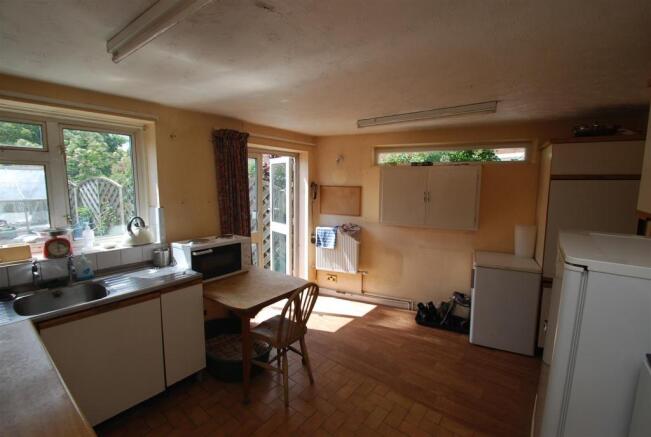 KITCHEN/BREAKFAST RO