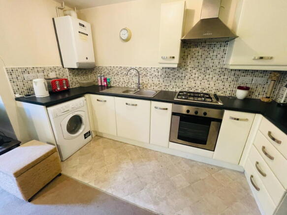 2 bed Ground Flat for sale Image 5