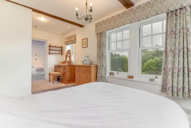 4 bed Detached for sale Image 8