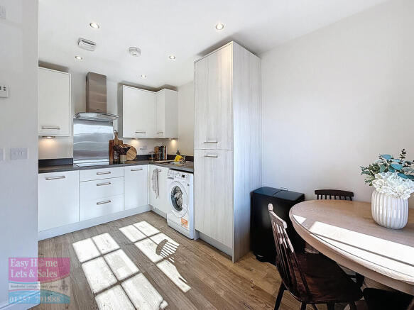 Kitchen/Dining Ar...