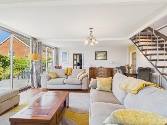 5 bed Detached for sale Image 6
