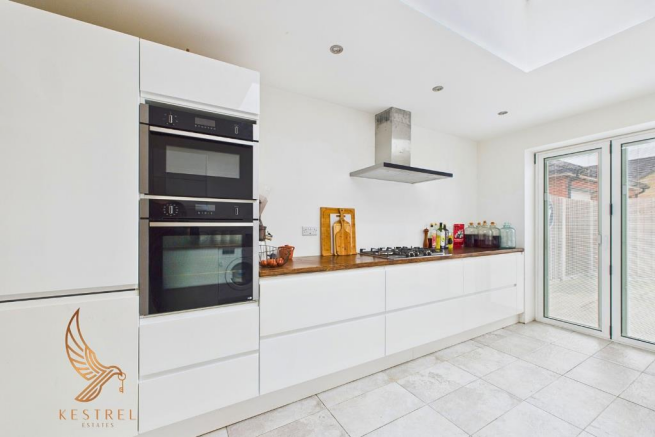 3 bed Semi-Detached for sale Image 10