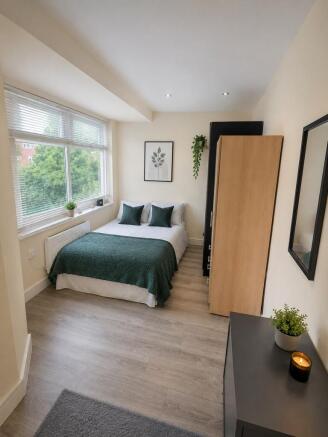 Furnished Studio Flat with Private Shower Room, K