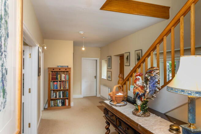 5 bed Detached for sale Image 6
