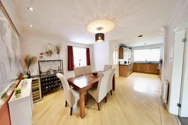 3 bed Semi-Detached for sale Image 2