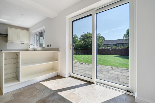 4 bed Detached to rent Image 7