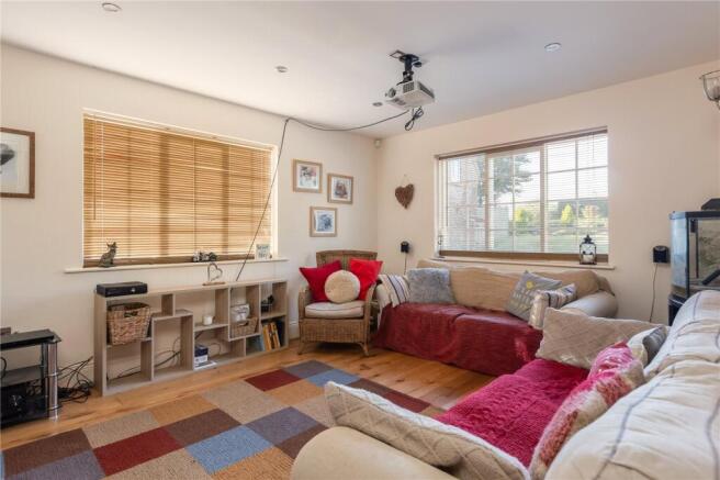 5 bed Detached for sale Image 6
