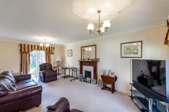 4 bed Detached for sale Image 4