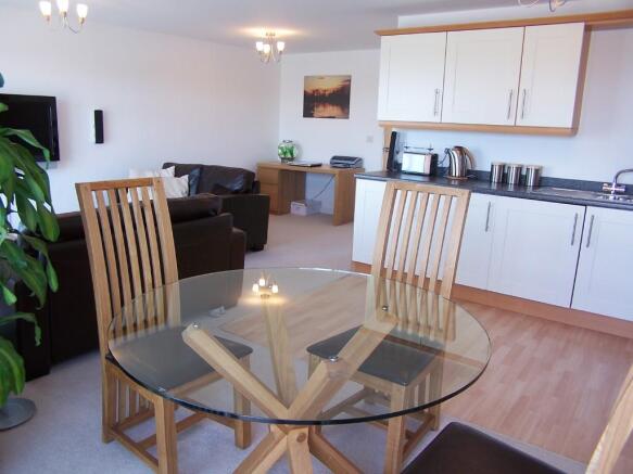Lounge/Dining