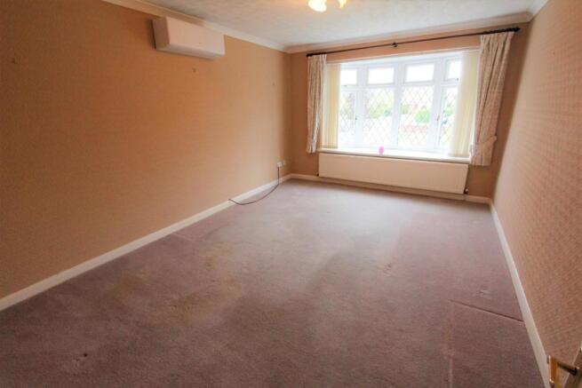 Bedroom 1.JPG