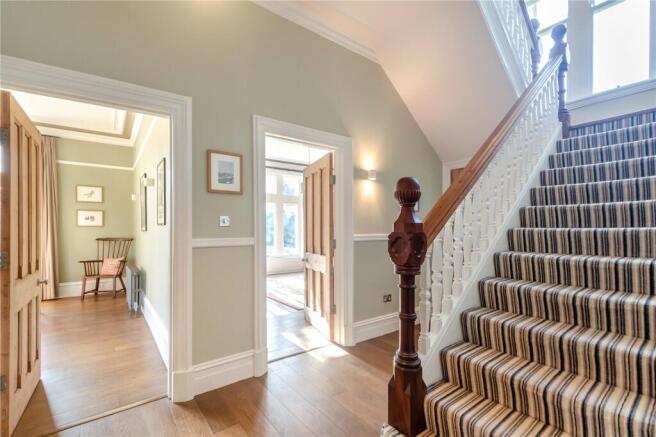6 bed Detached for sale Image 8