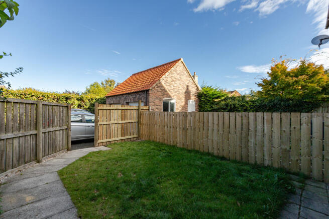 4 bed Link Detached House to rent Image 8