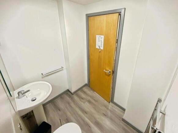 1 bed Apartment to rent Image 12
