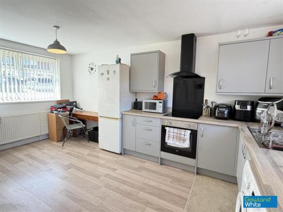 2 bed Semi-Detached for sale Image 4