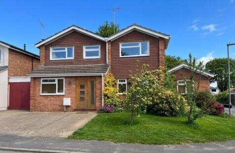 Elizabeth Road, Henley-On-Thames, Oxfordshire, RG9