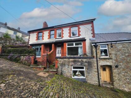 Edith Villas, Llantrisant