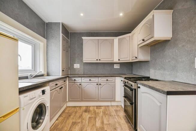 2 bed Flat for sale Image 7