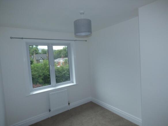 2 bed Semi-Detached to rent Image 8
