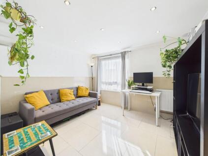 Victoria Crescent, London, N15