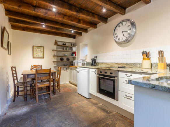 2 bed Terraced for sale Image 5