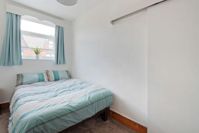 3 bed Terraced to rent Image 12