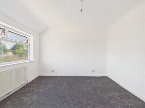 2 bed Terraced to rent Image 5