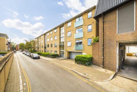 Pine Grove, London