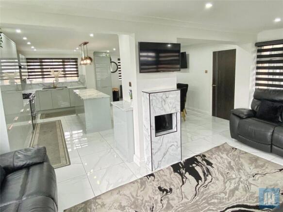 3 bed Detached to rent Image 4