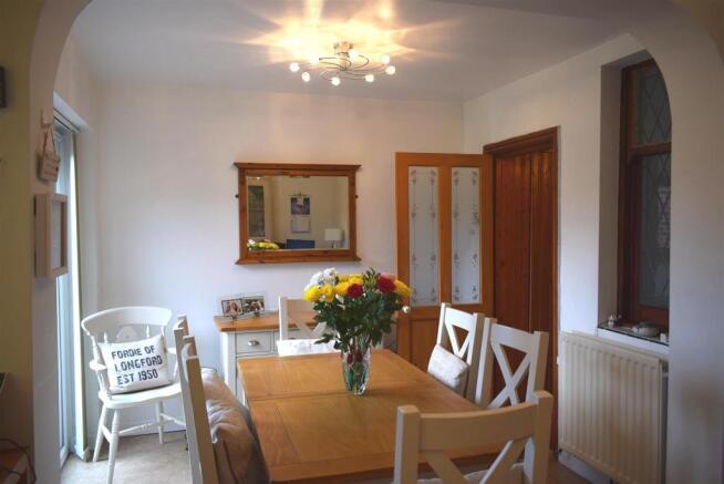 Fitted Kitchen / Dining Area