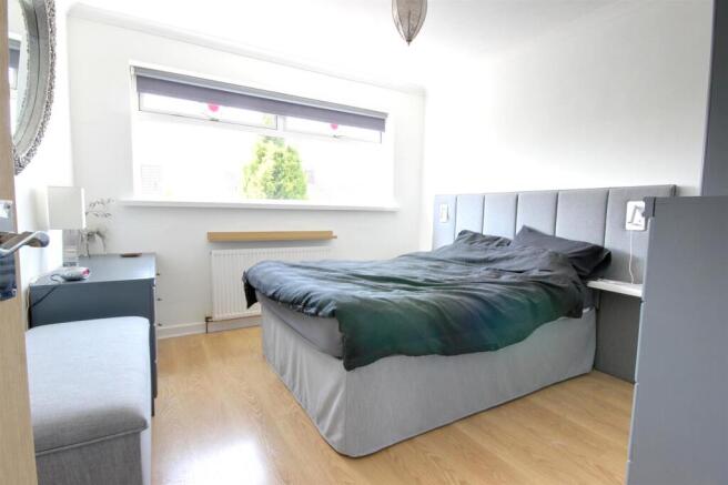4 bed Semi-Detached for sale Image 7