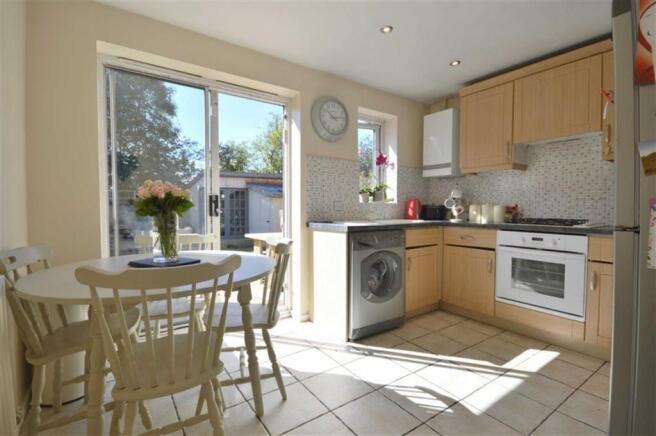KITCHEN/BREAKFAST