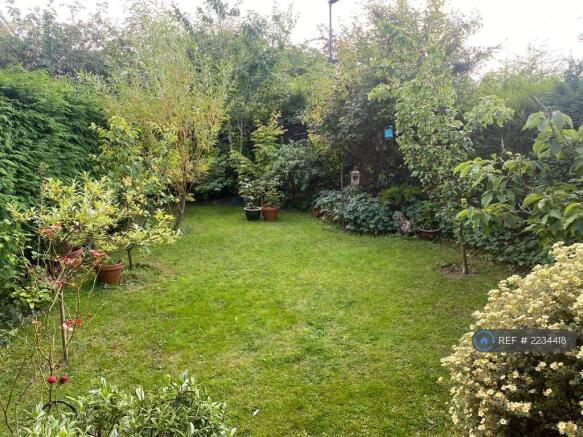 Photo 12: Front Garden