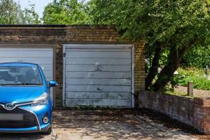 10, Arundel Close, Hampton TW12 1SW