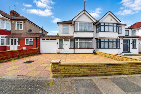 Kenton Gardens, Harrow, HA3 8DE