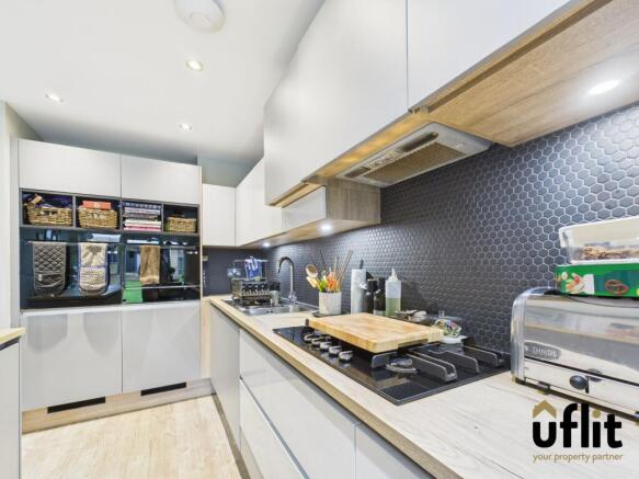 4 bed Detached for sale Image 8
