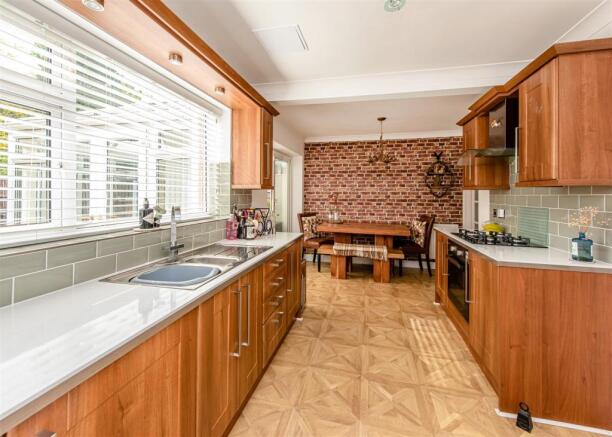 52 Manor Drive-kitchen1.jpg